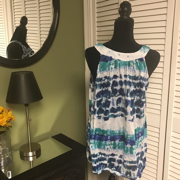 Tank - Picture 2 of 4